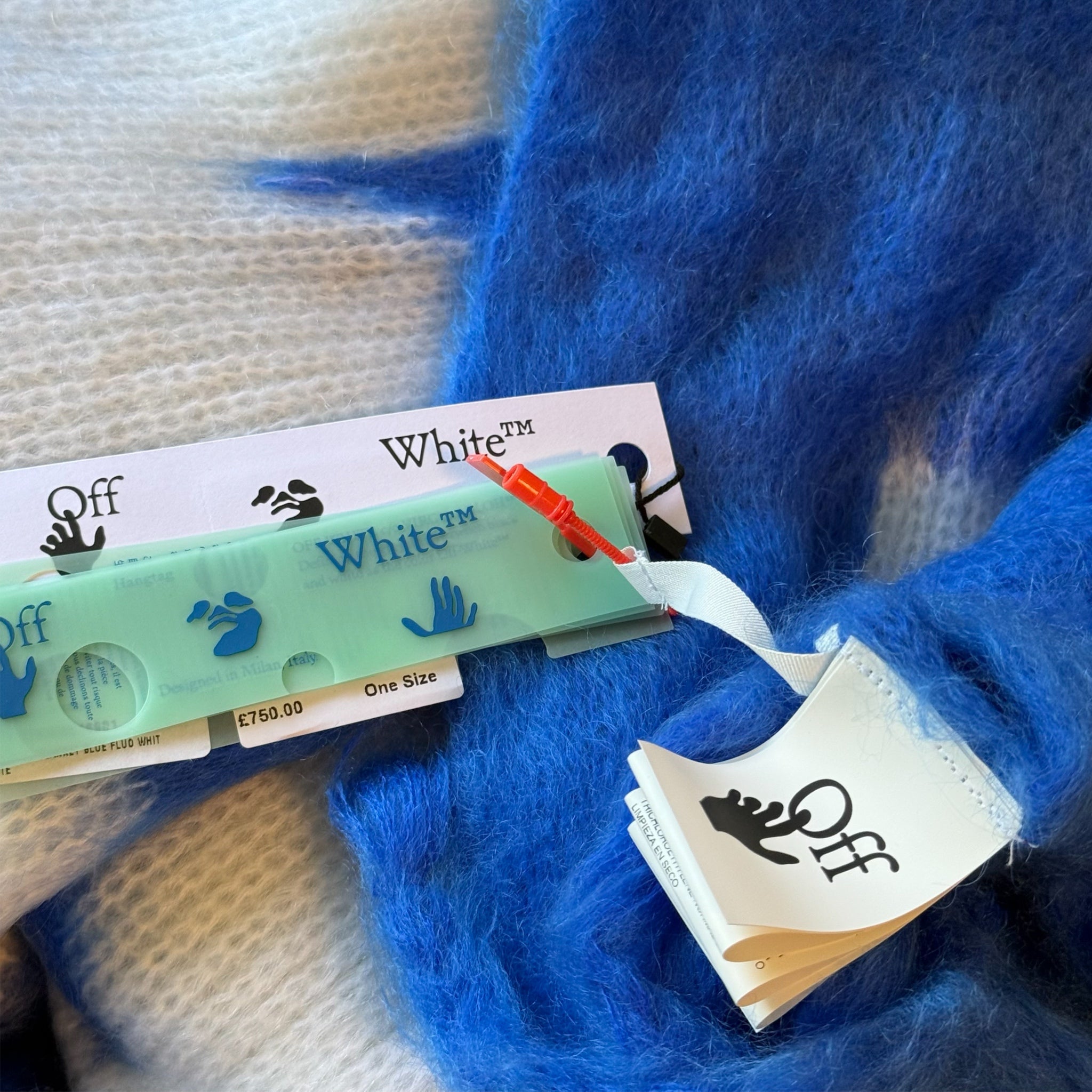 Off-White Arrows Blanket