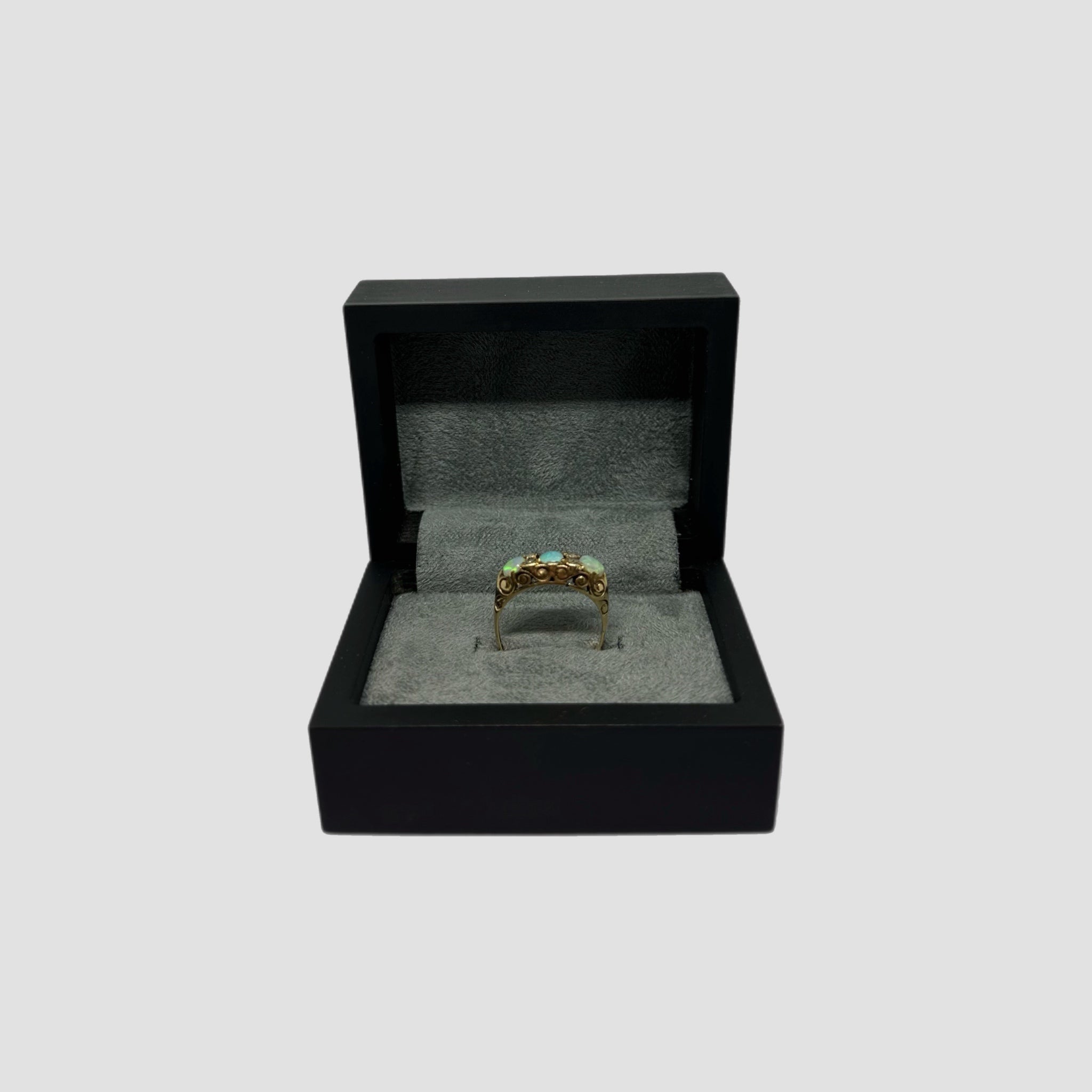 Vintage 9ct Gold Opal Gypsy Ring