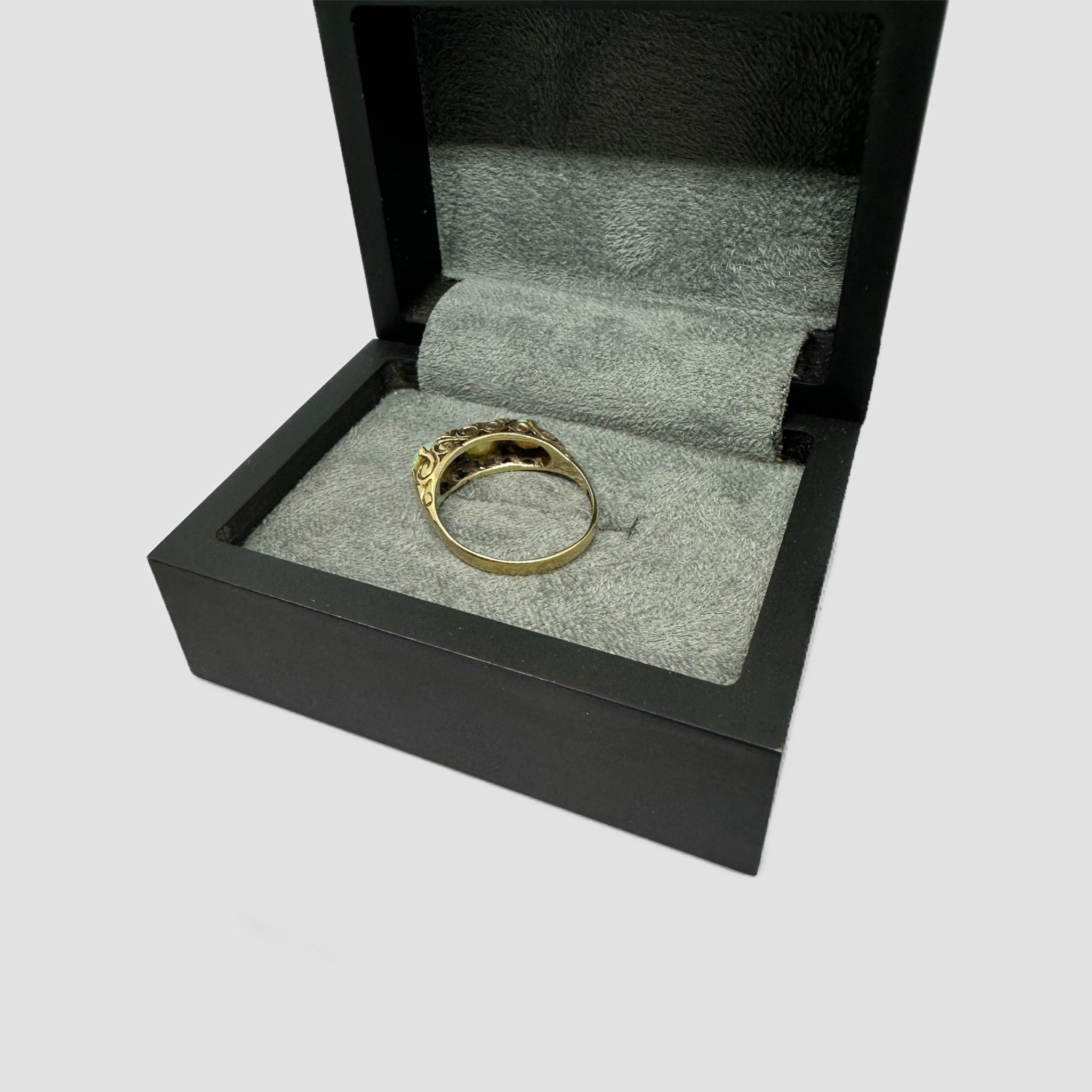 Vintage 9ct Gold Opal Gypsy Ring