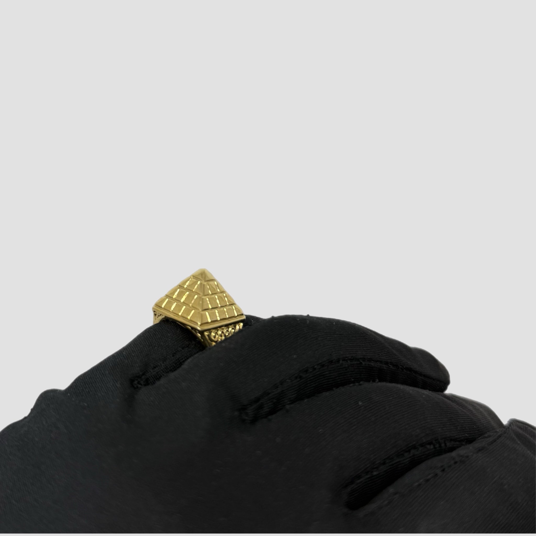 9ct Pyramid Ring