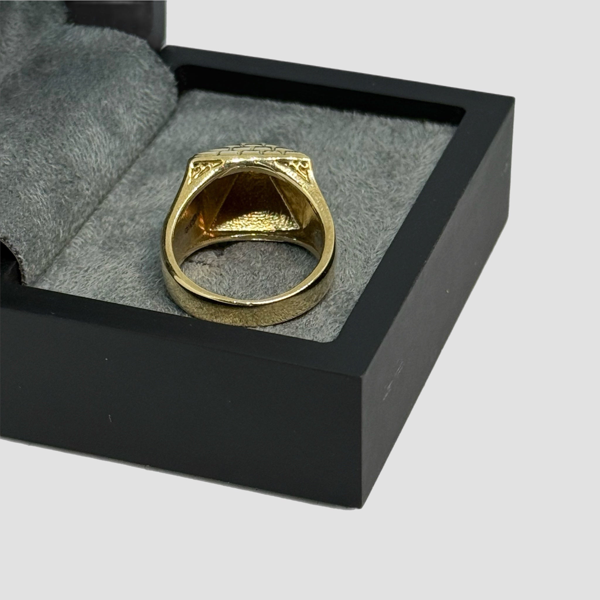 9ct Pyramid Ring