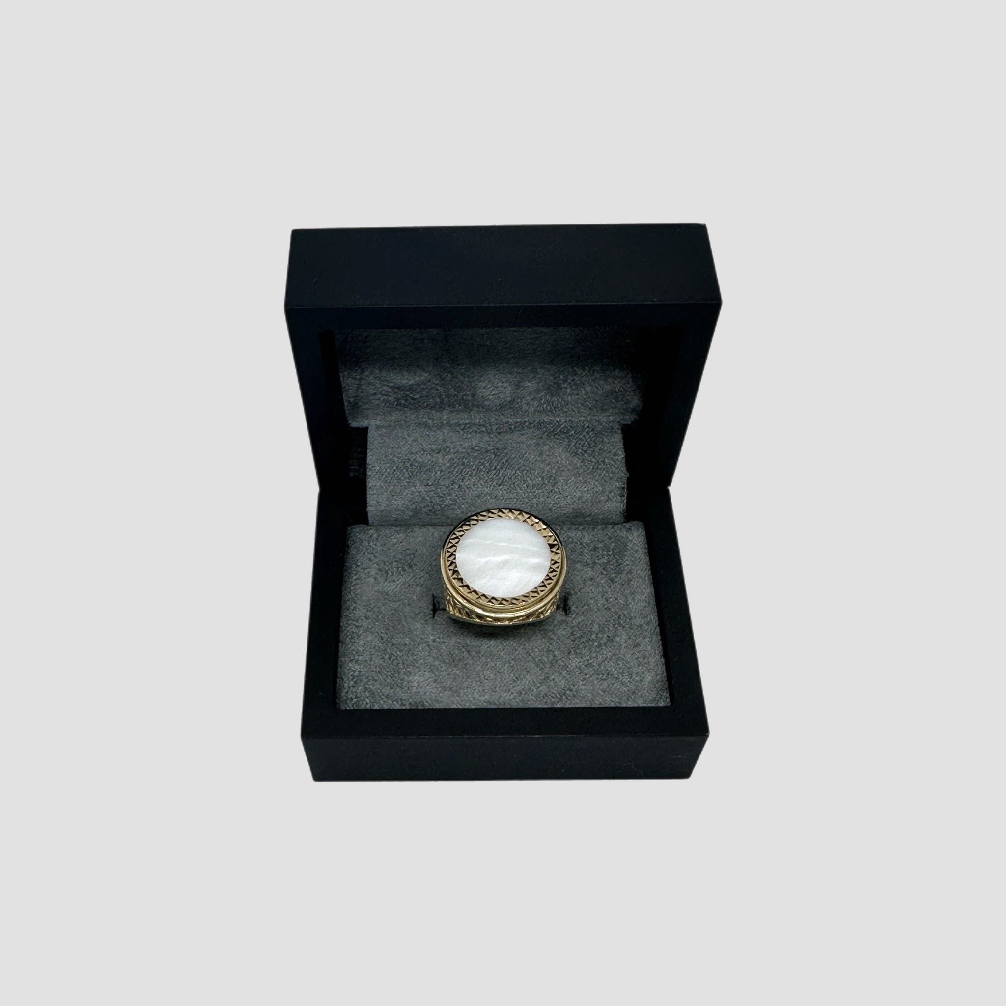 Mother Of Pearl Half Sovereign Ring