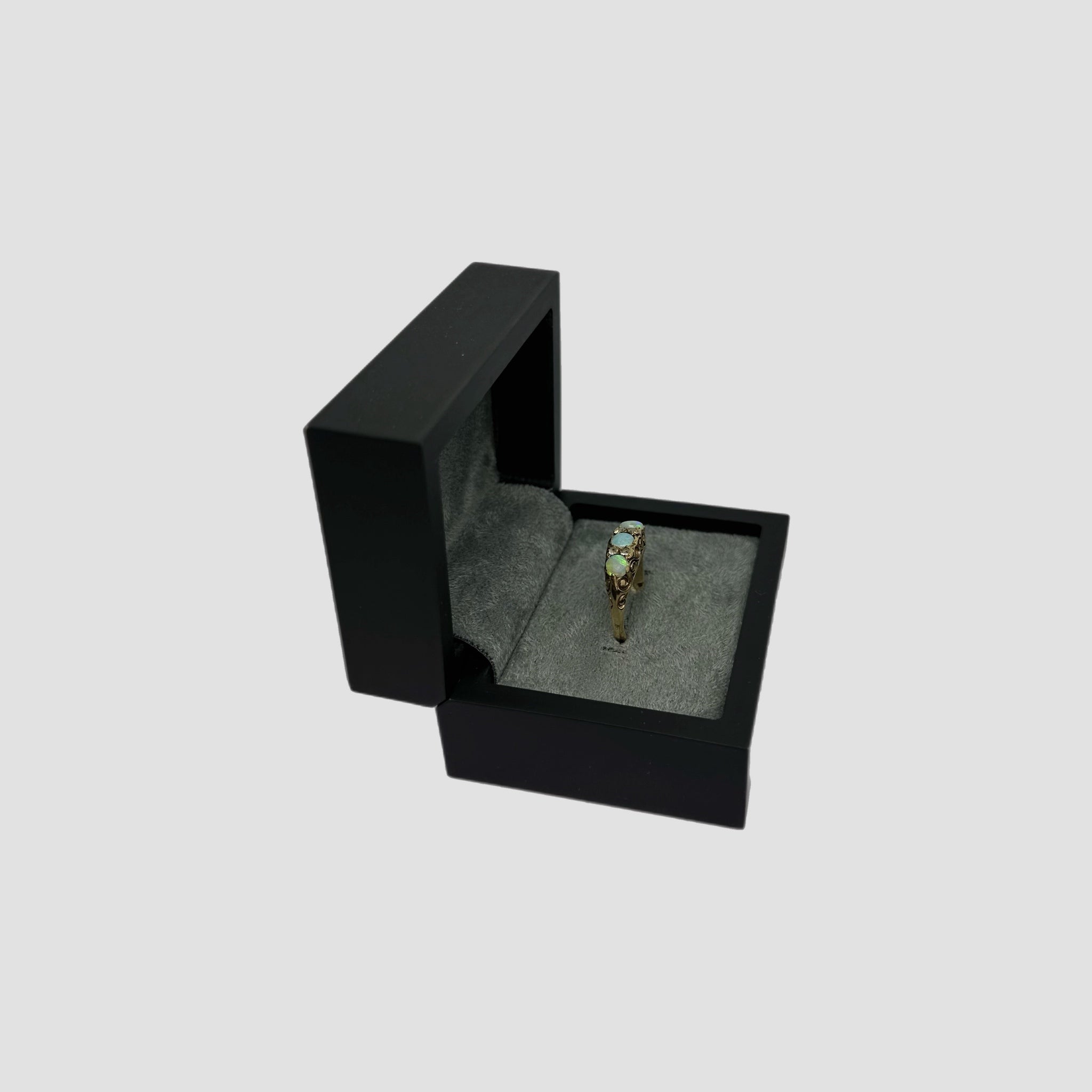 Vintage 9ct Gold Opal Gypsy Ring