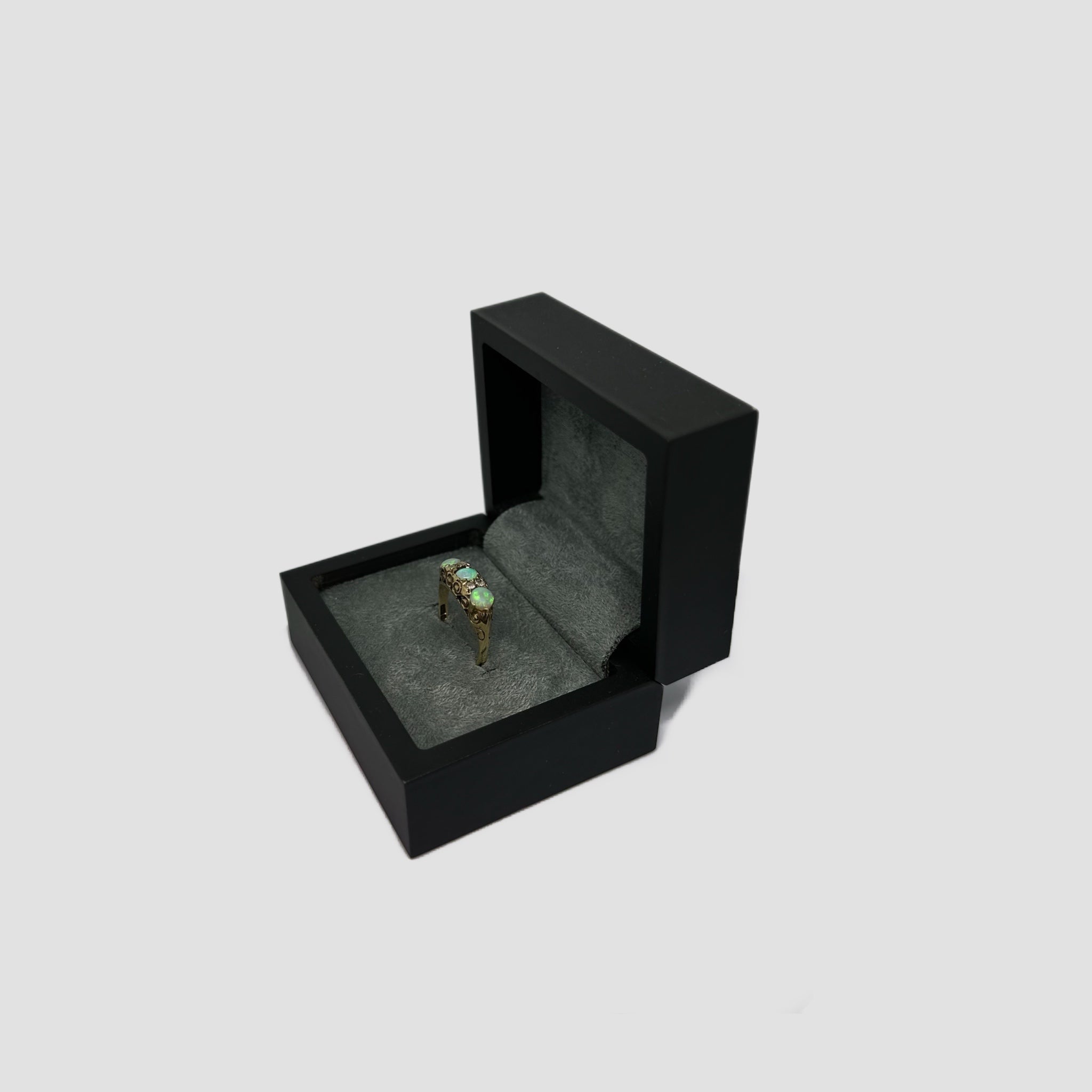 Vintage 9ct Gold Opal Gypsy Ring