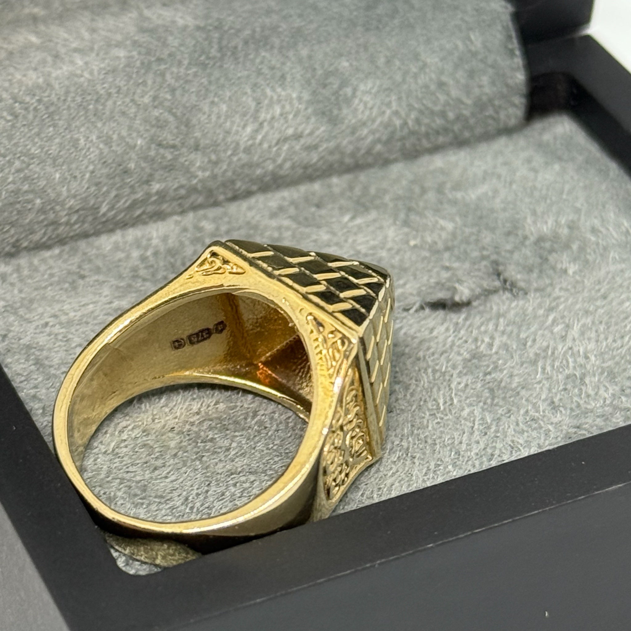 9ct Pyramid Ring