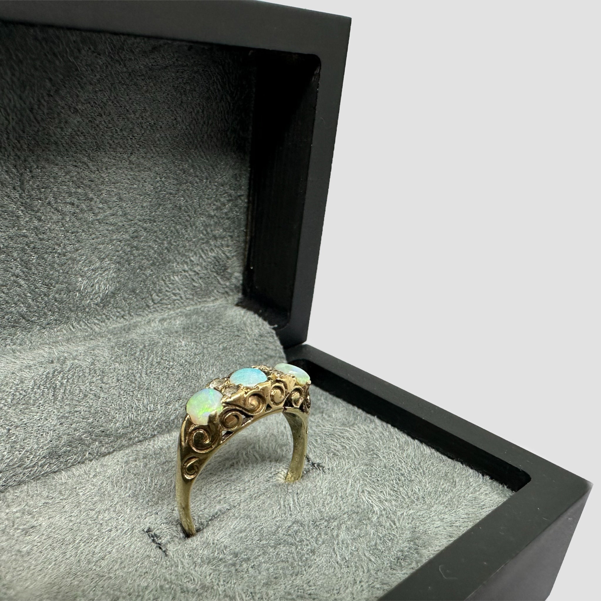 Vintage 9ct Gold Opal Gypsy Ring