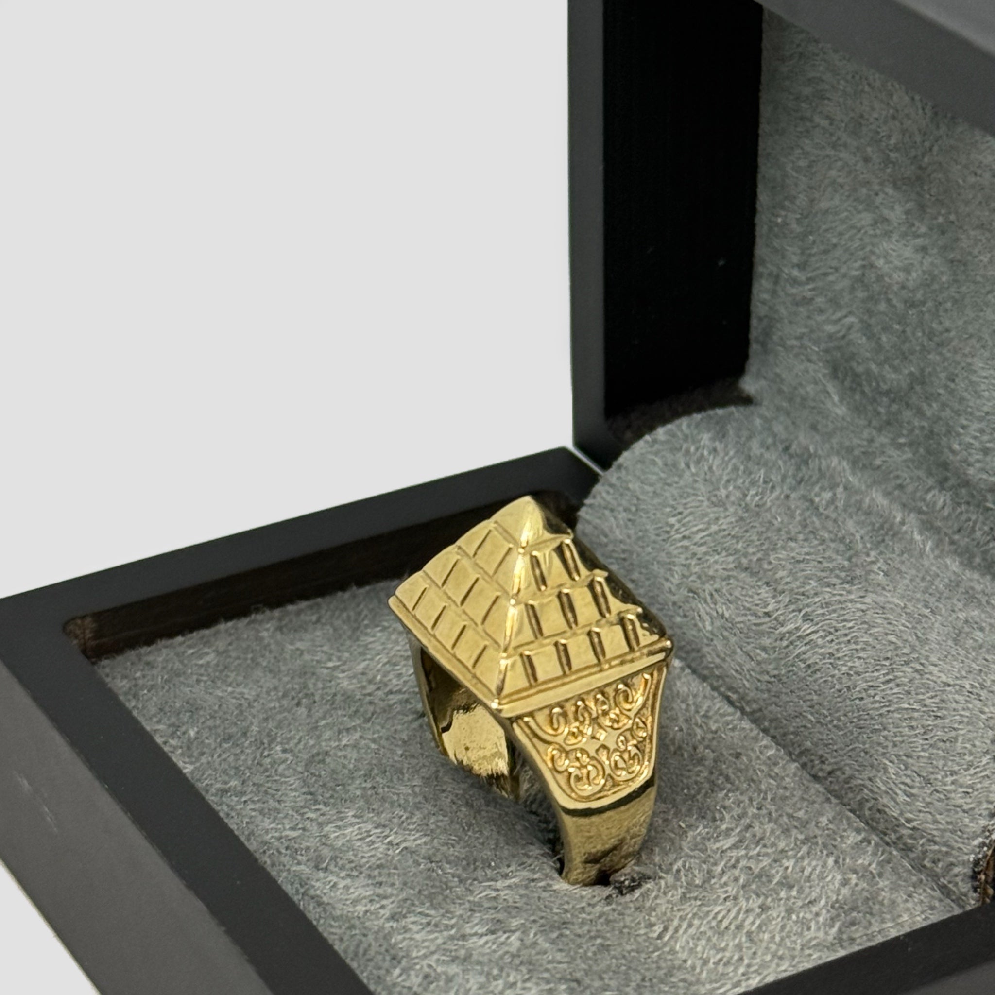 9ct Pyramid Ring