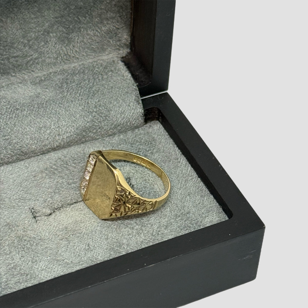 9ct White Sapphire Signet Ring