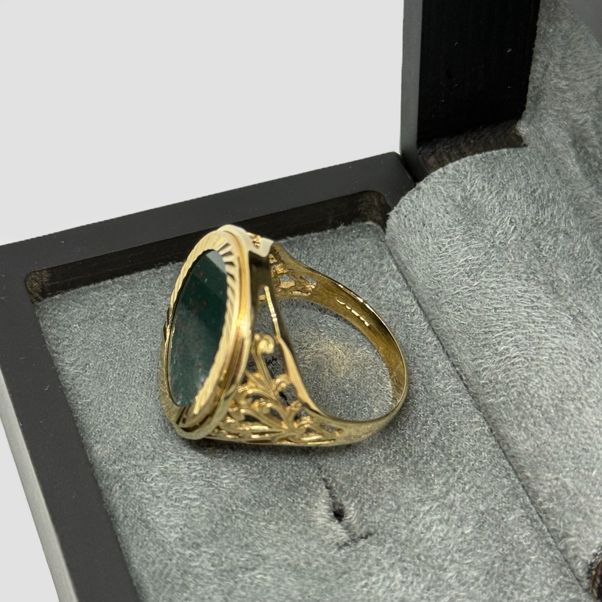 9ct Bloodstone Half Sovereign Ring