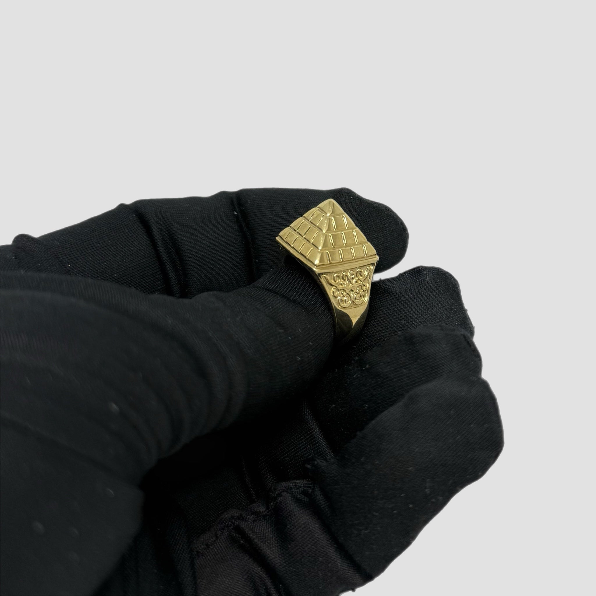 9ct Pyramid Ring