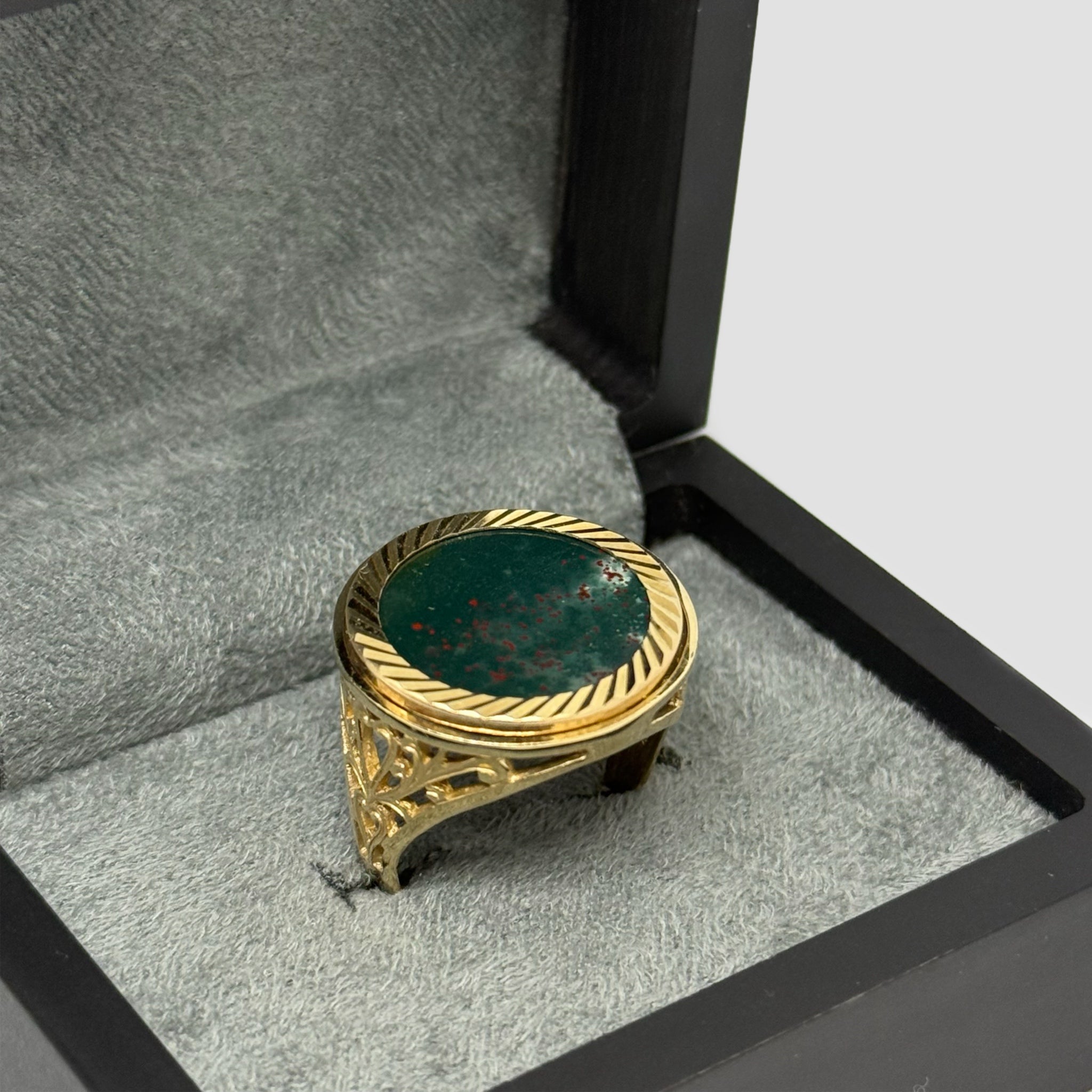 9ct Bloodstone Half Sovereign Ring