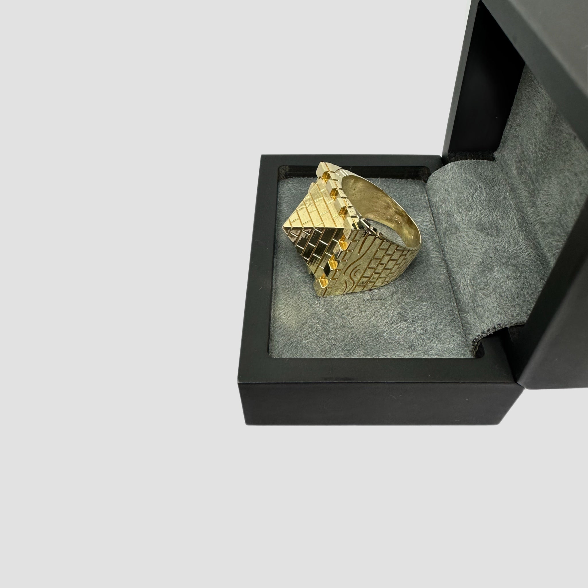 9ct Castle Pyramid Ring