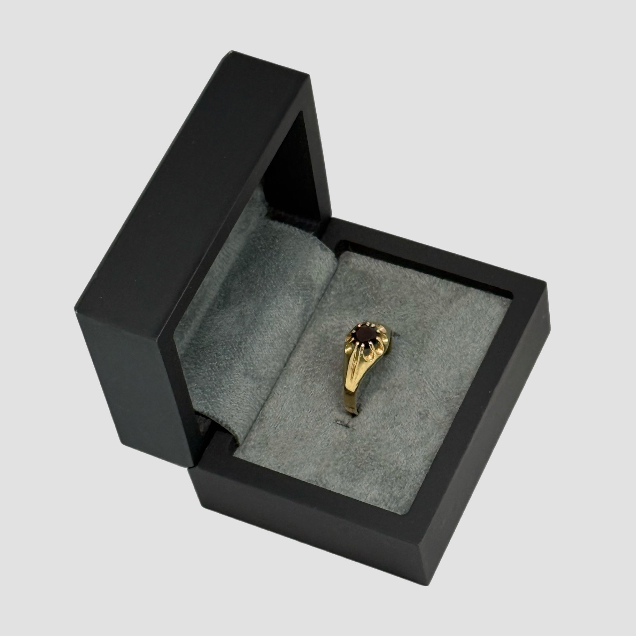 9ct Yellow Gold Garnet Ring