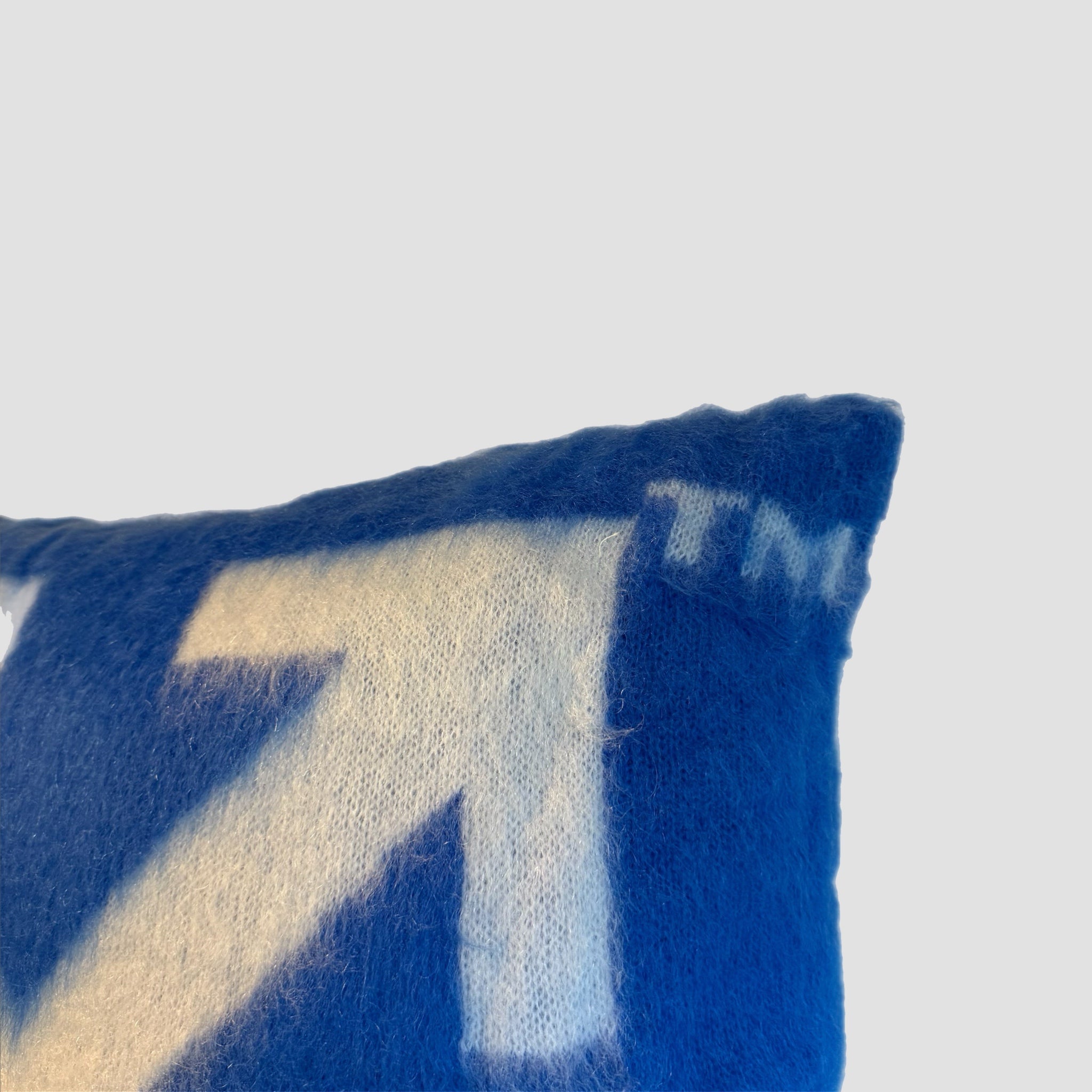 Off-White Pillow Arrow Design Blue White