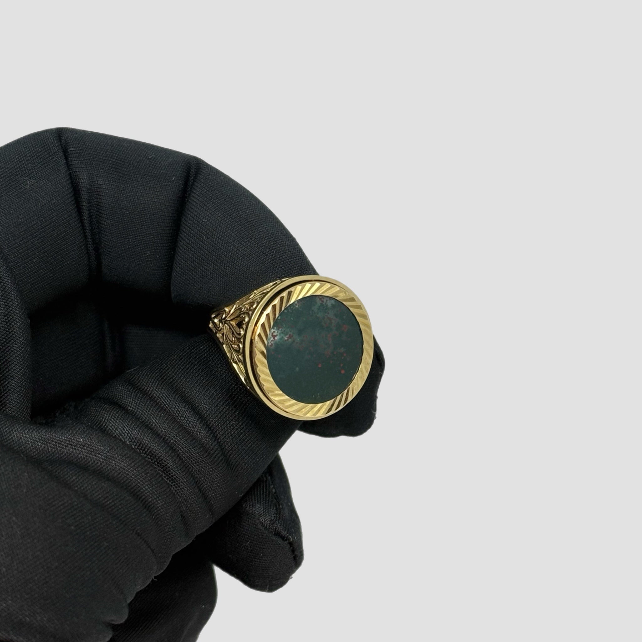 9ct Bloodstone Half Sovereign Ring