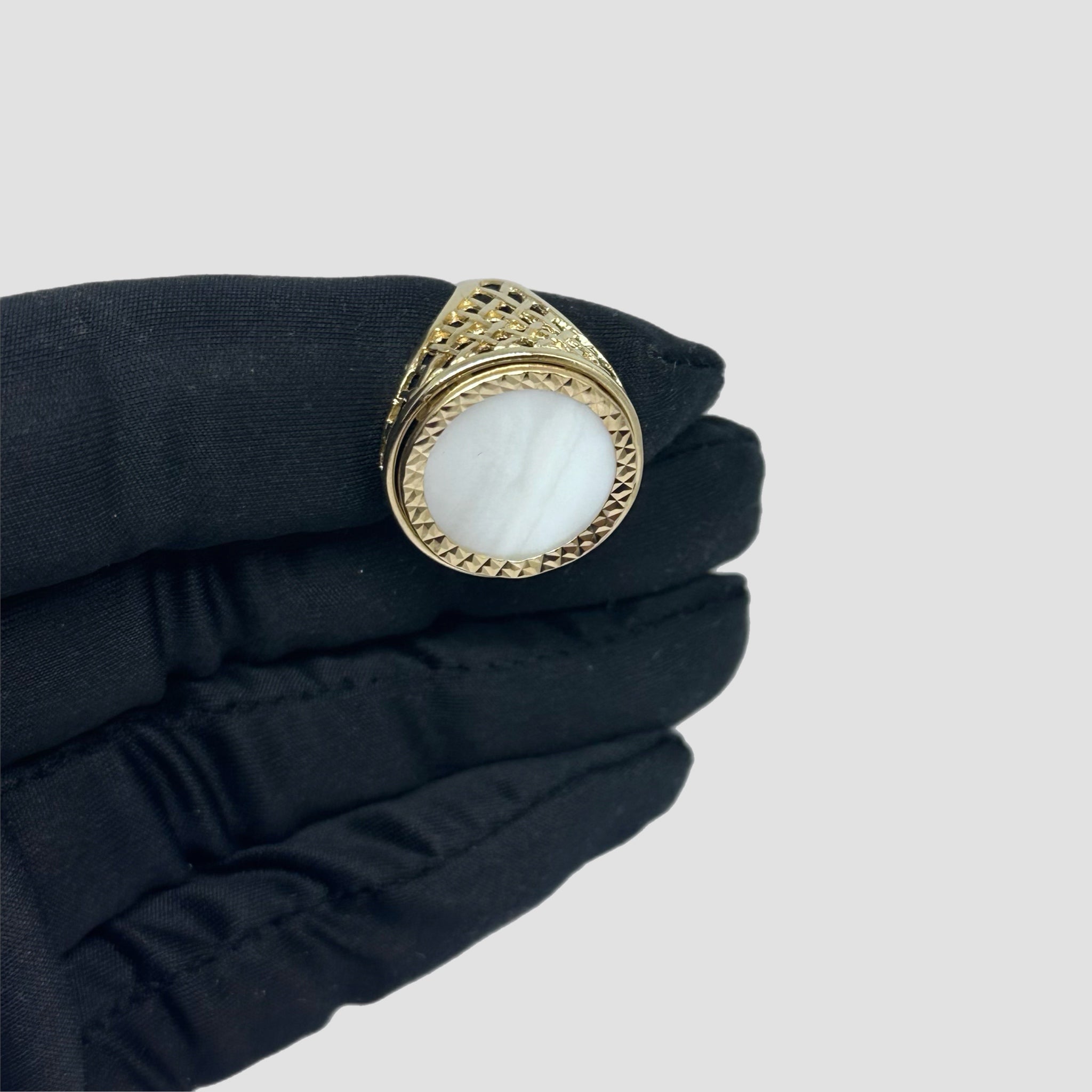 Mother Of Pearl Half Sovereign Ring