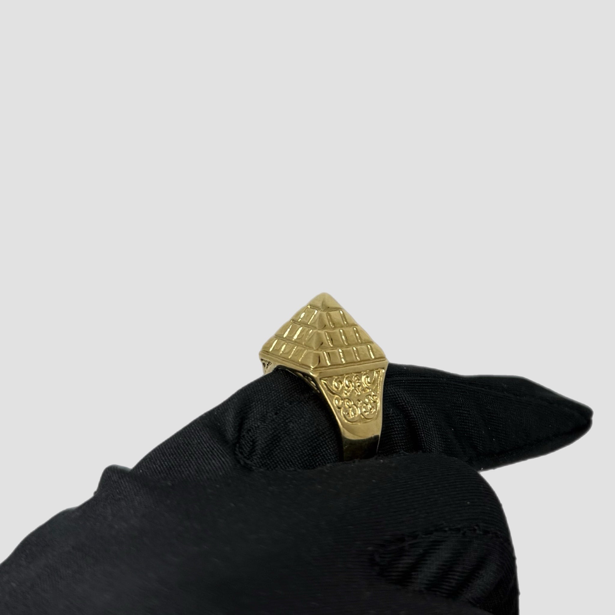 9ct Pyramid Ring