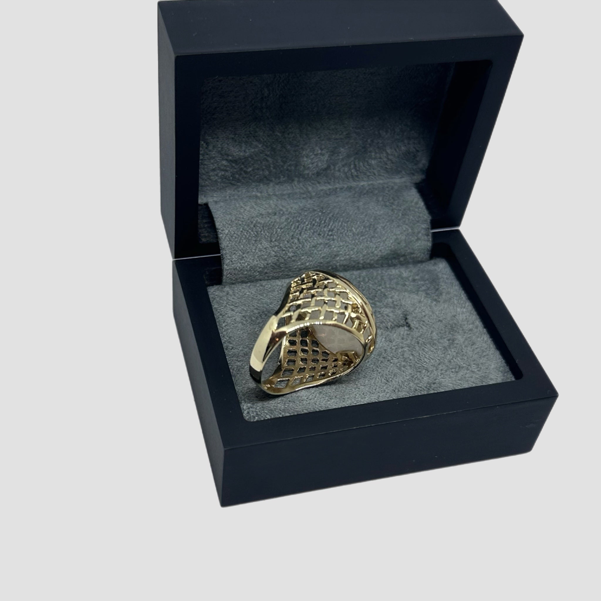 Mother Of Pearl Half Sovereign Ring