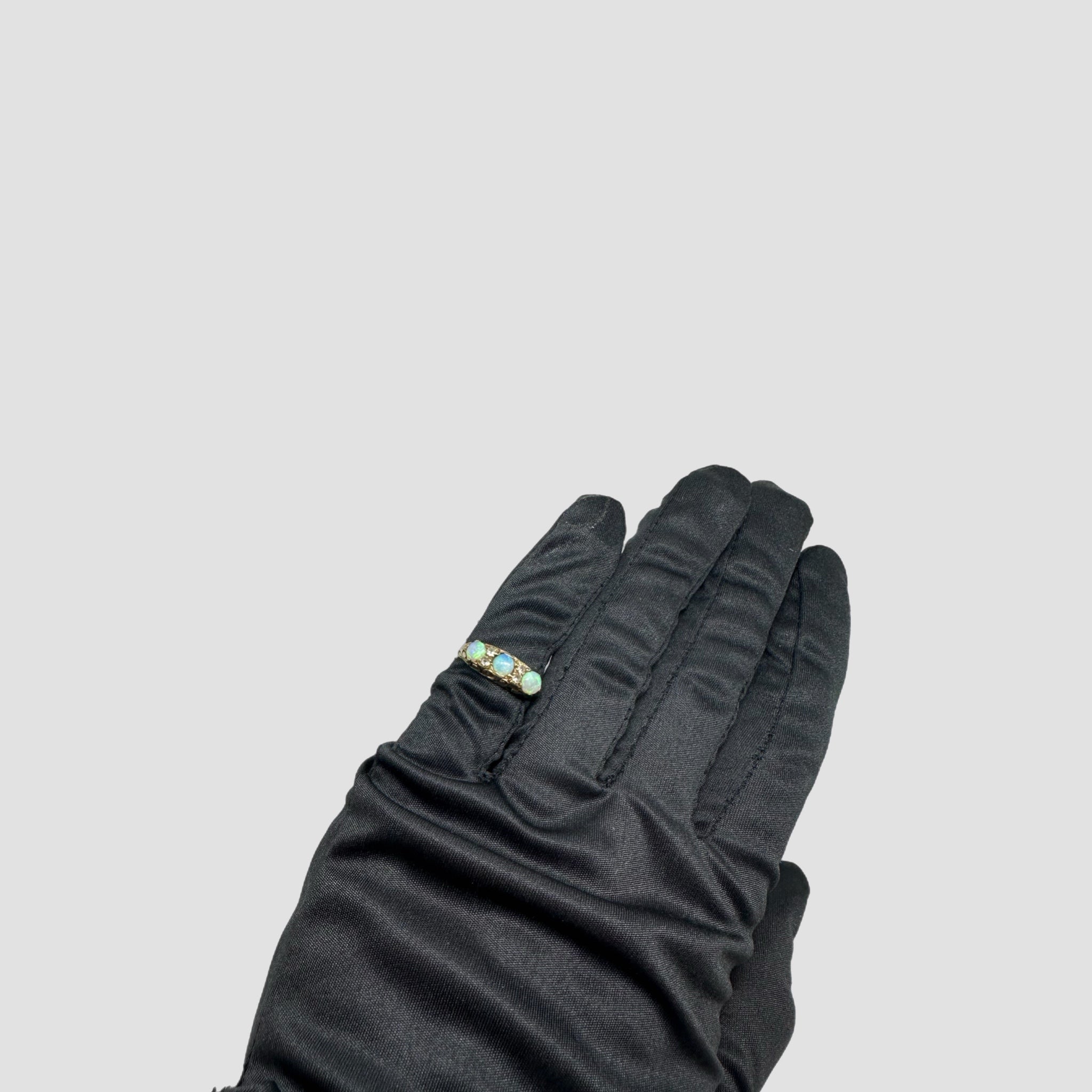 Vintage 9ct Gold Opal Gypsy Ring