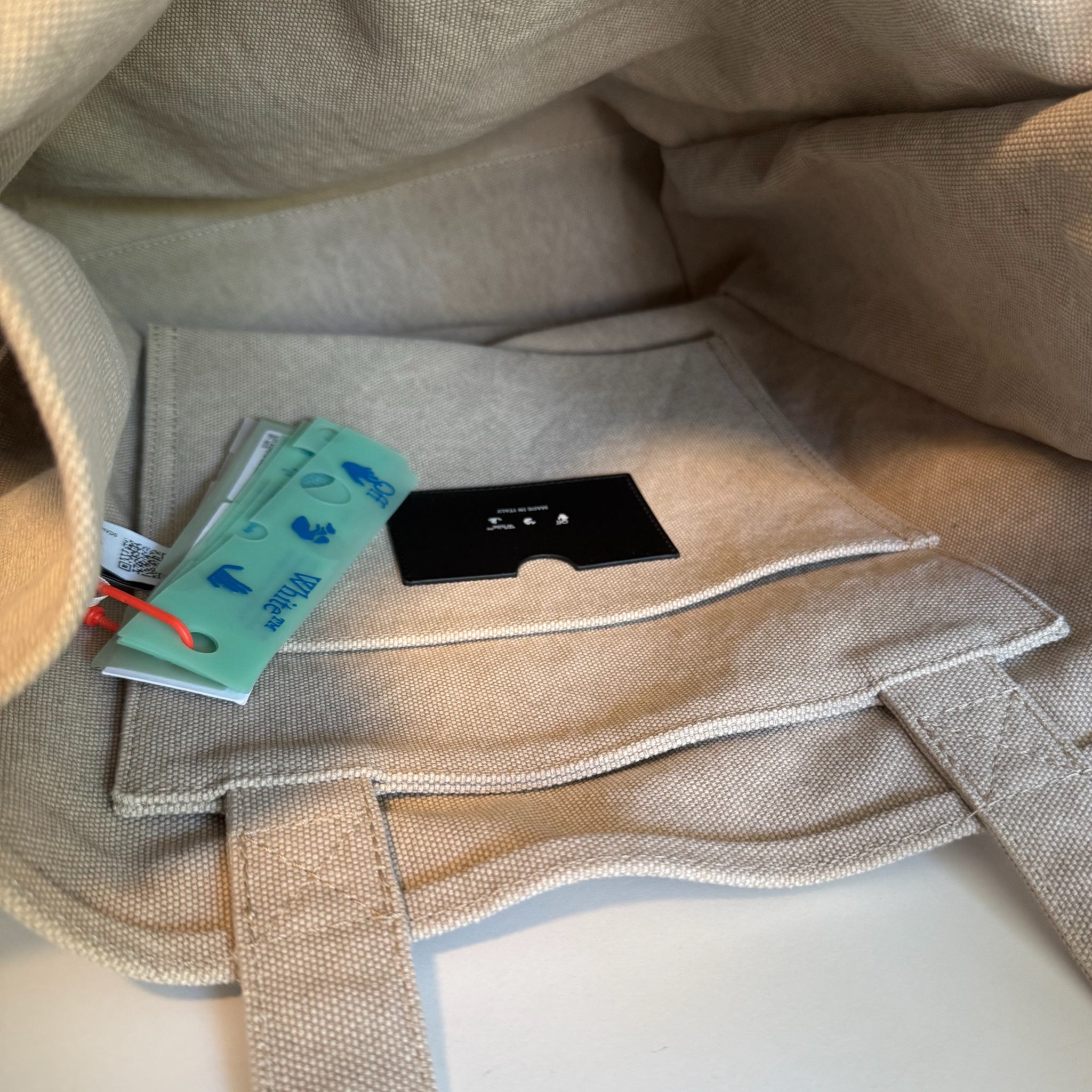 Off-White Quote Shopper