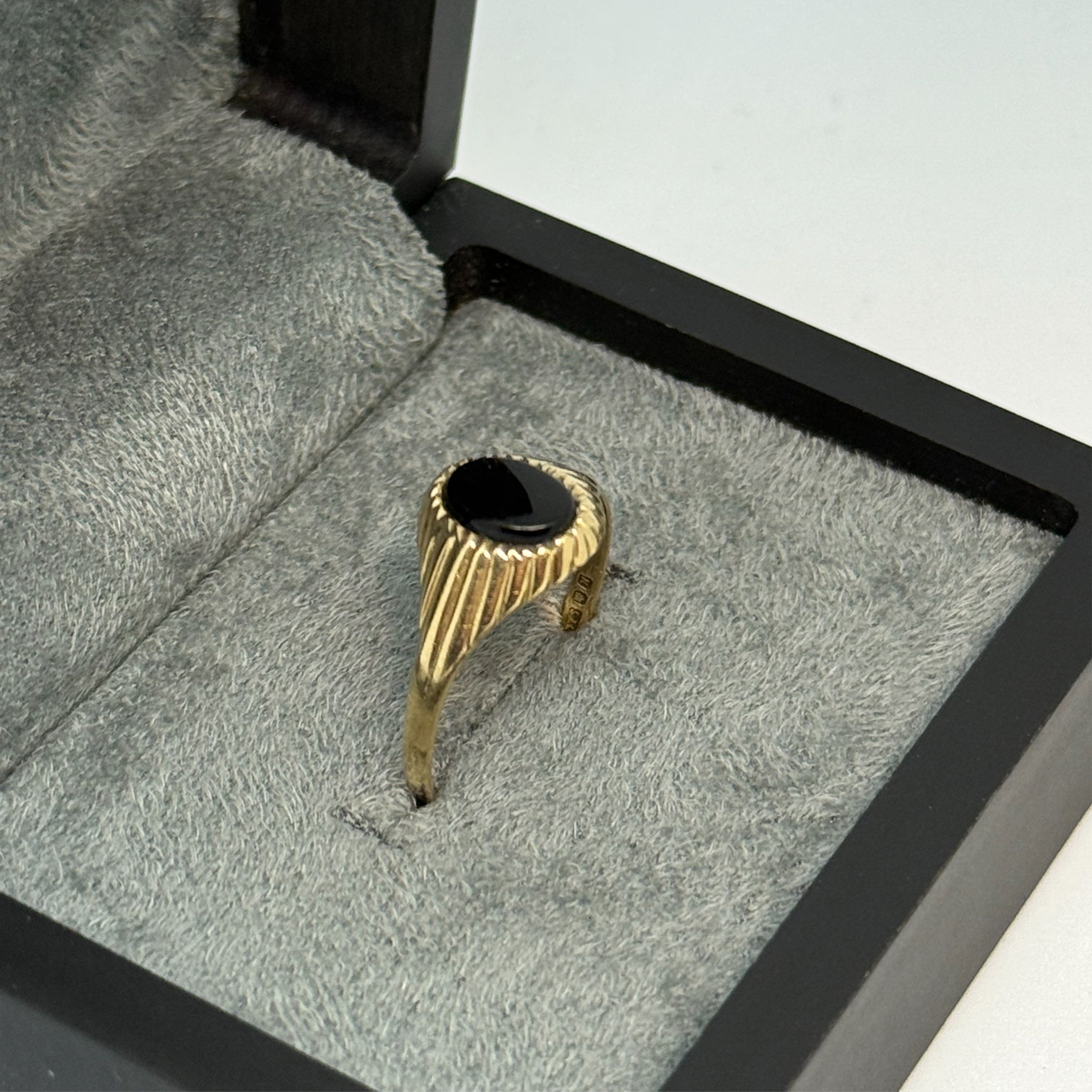 9ct Black Onyx Ring