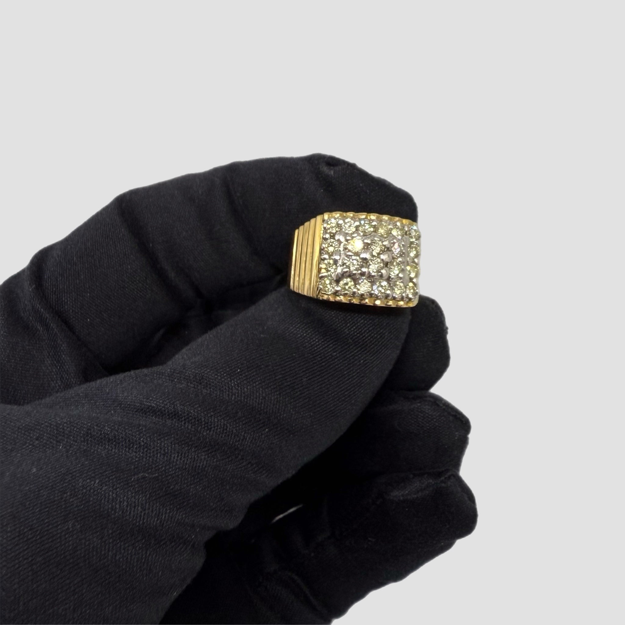 9ct Ring with over 1ct in Diamonds