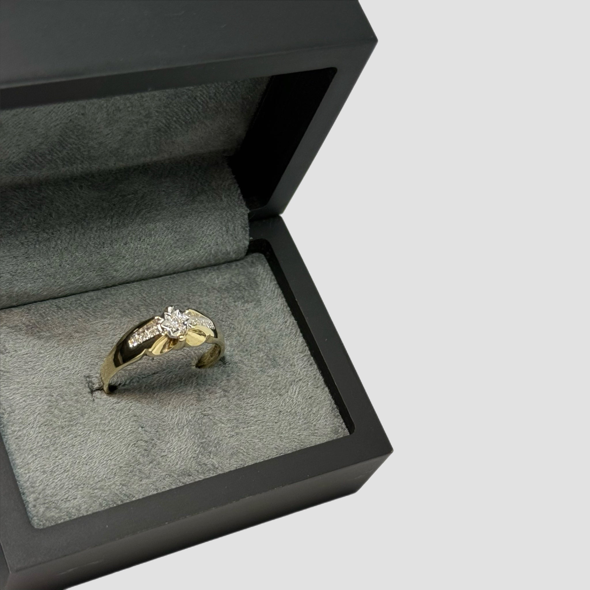 9ct Gold Gypsy Diamond Ring