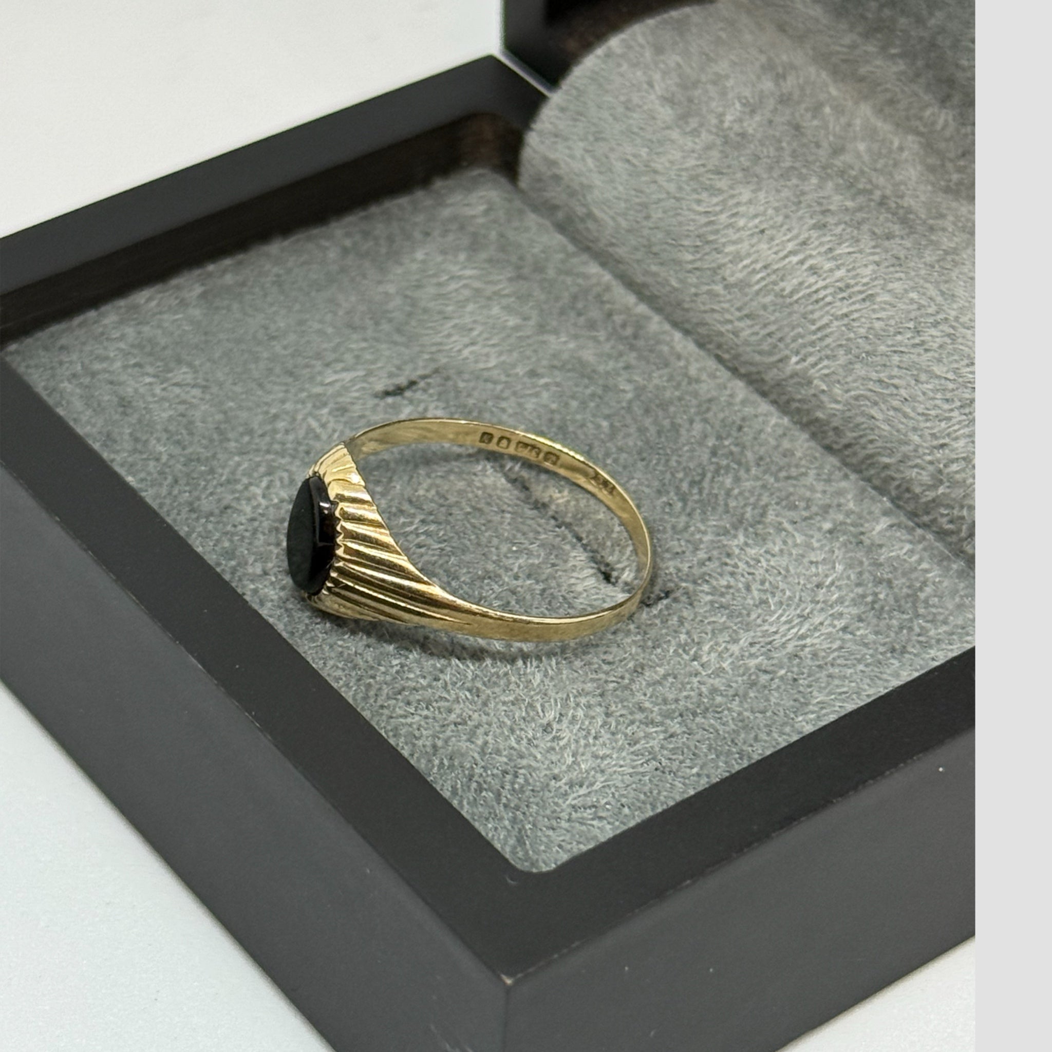 9ct Black Onyx Ring