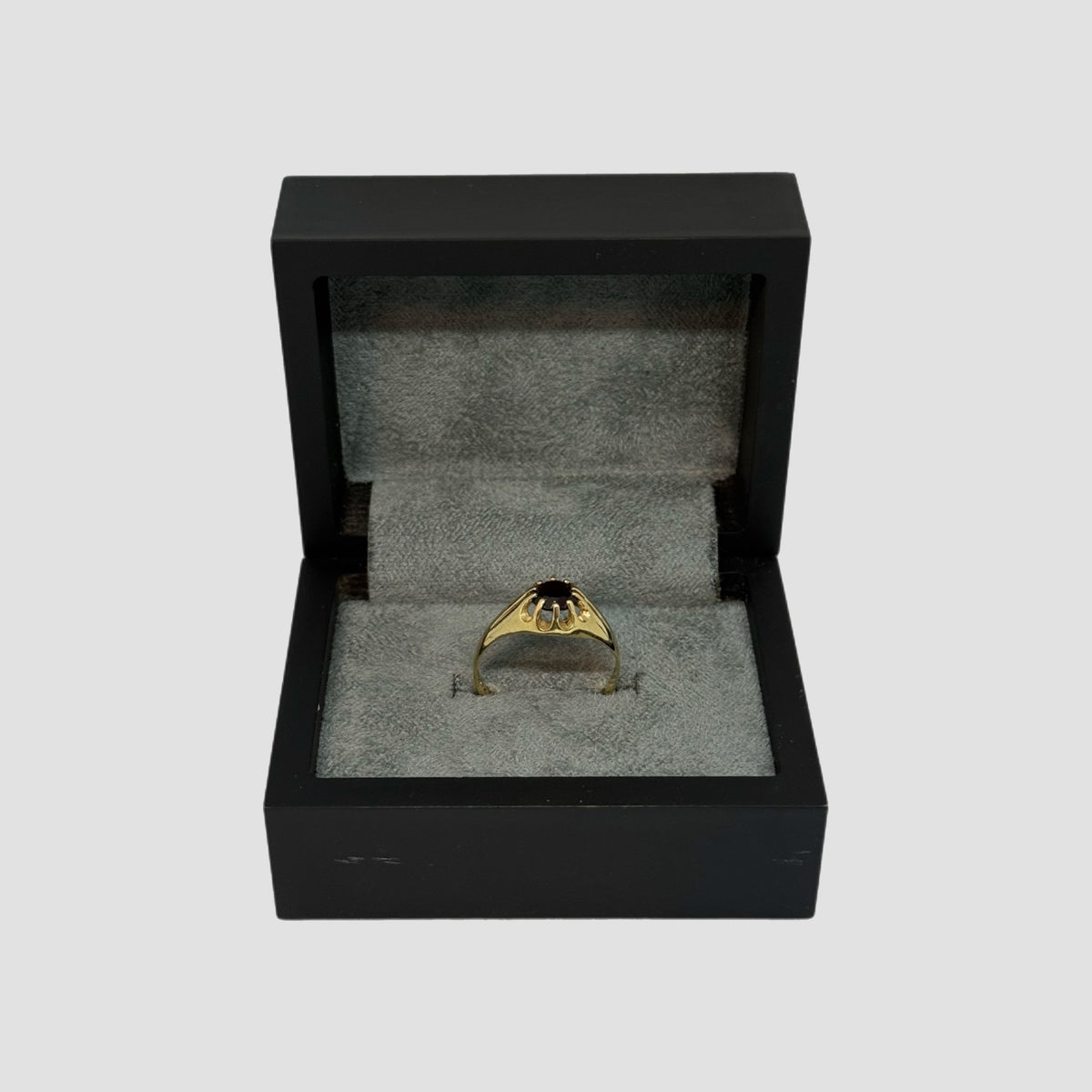 9ct Yellow Gold Garnet Ring