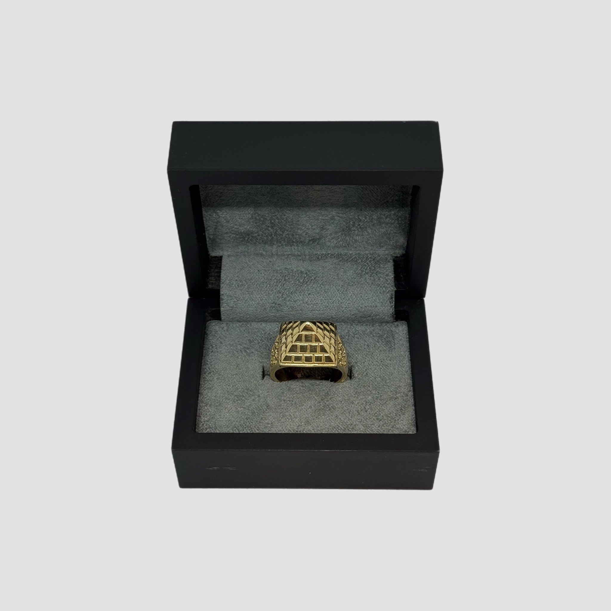 9ct Pyramid Ring