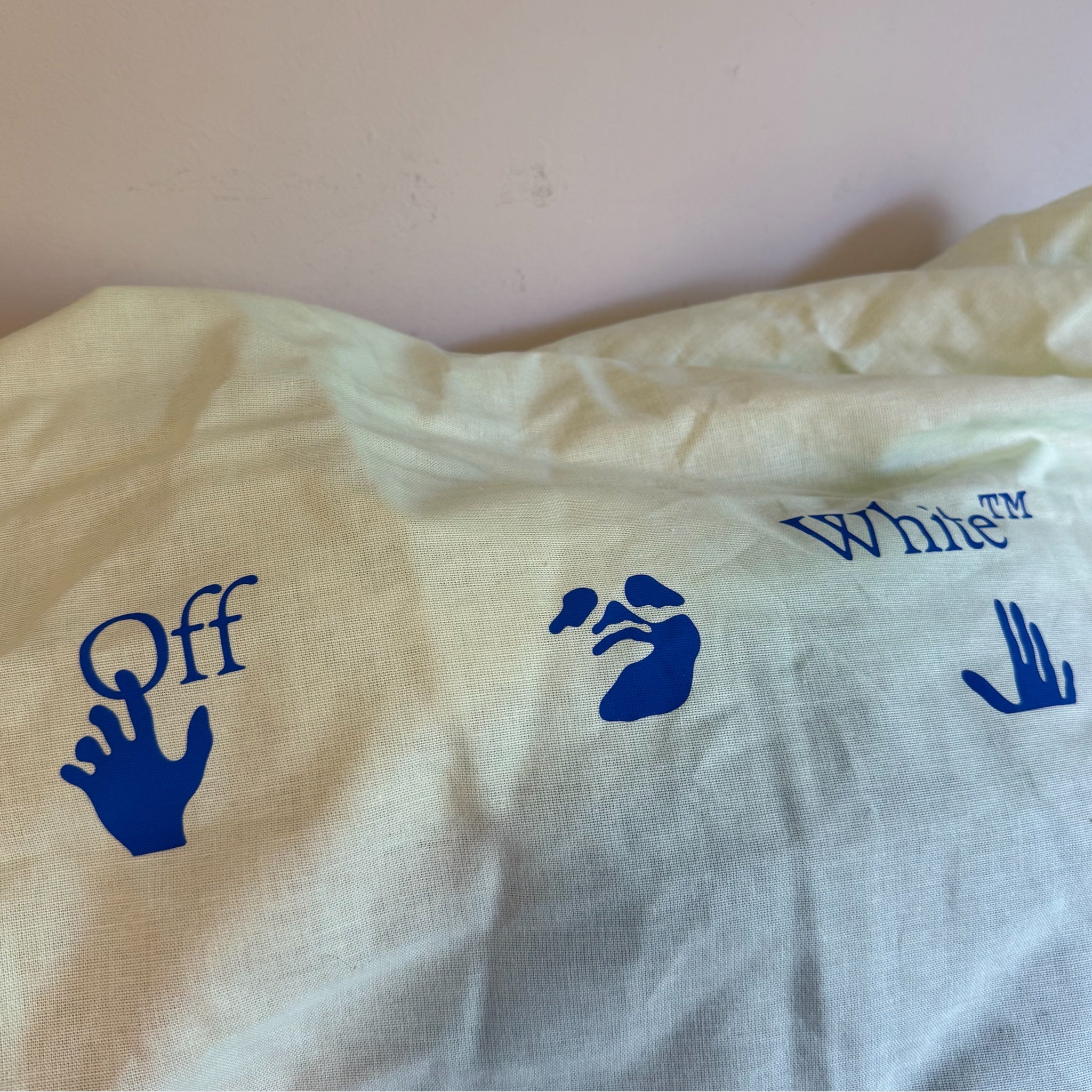 Off-White Arrows Blanket