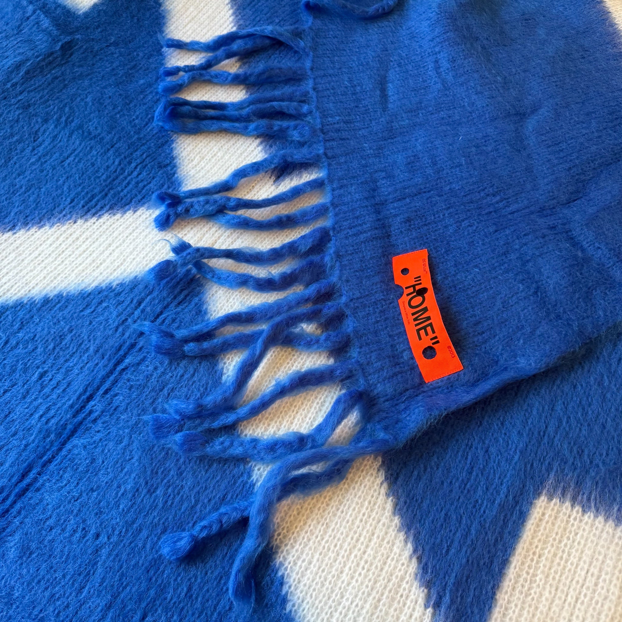 Off-White Arrows Blanket