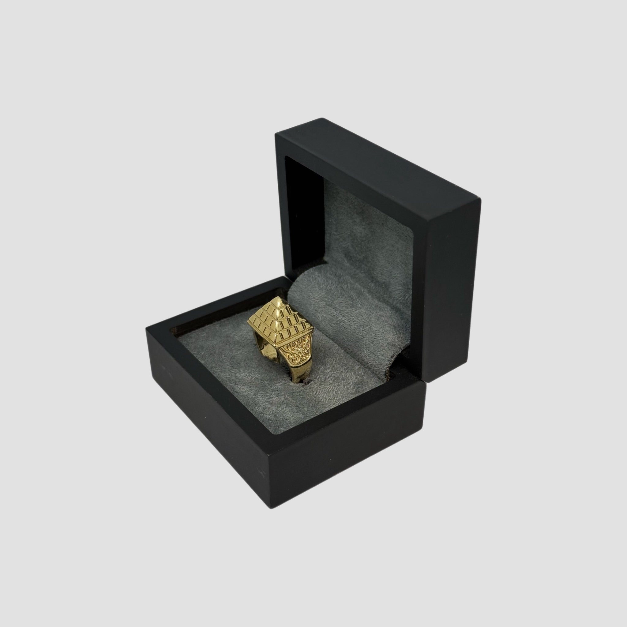 9ct Pyramid Ring