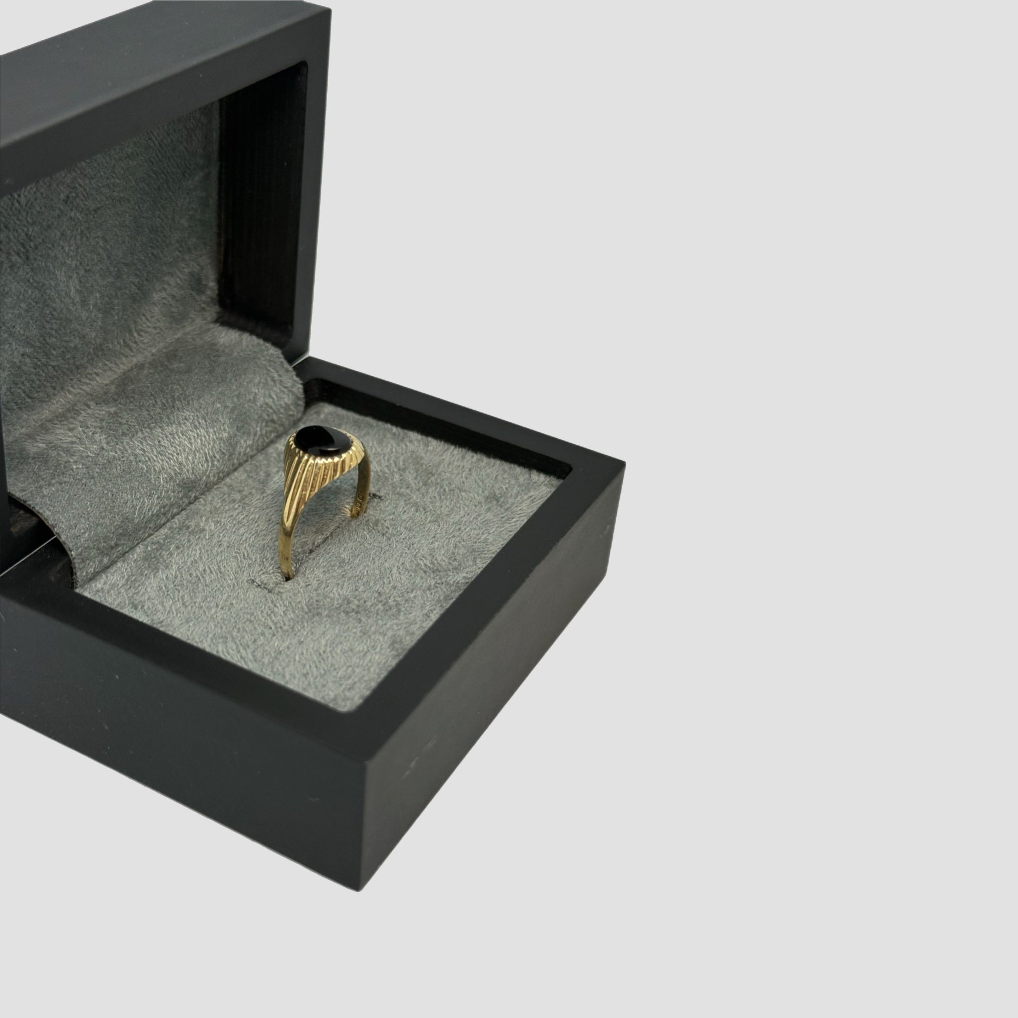 9ct Black Onyx Ring