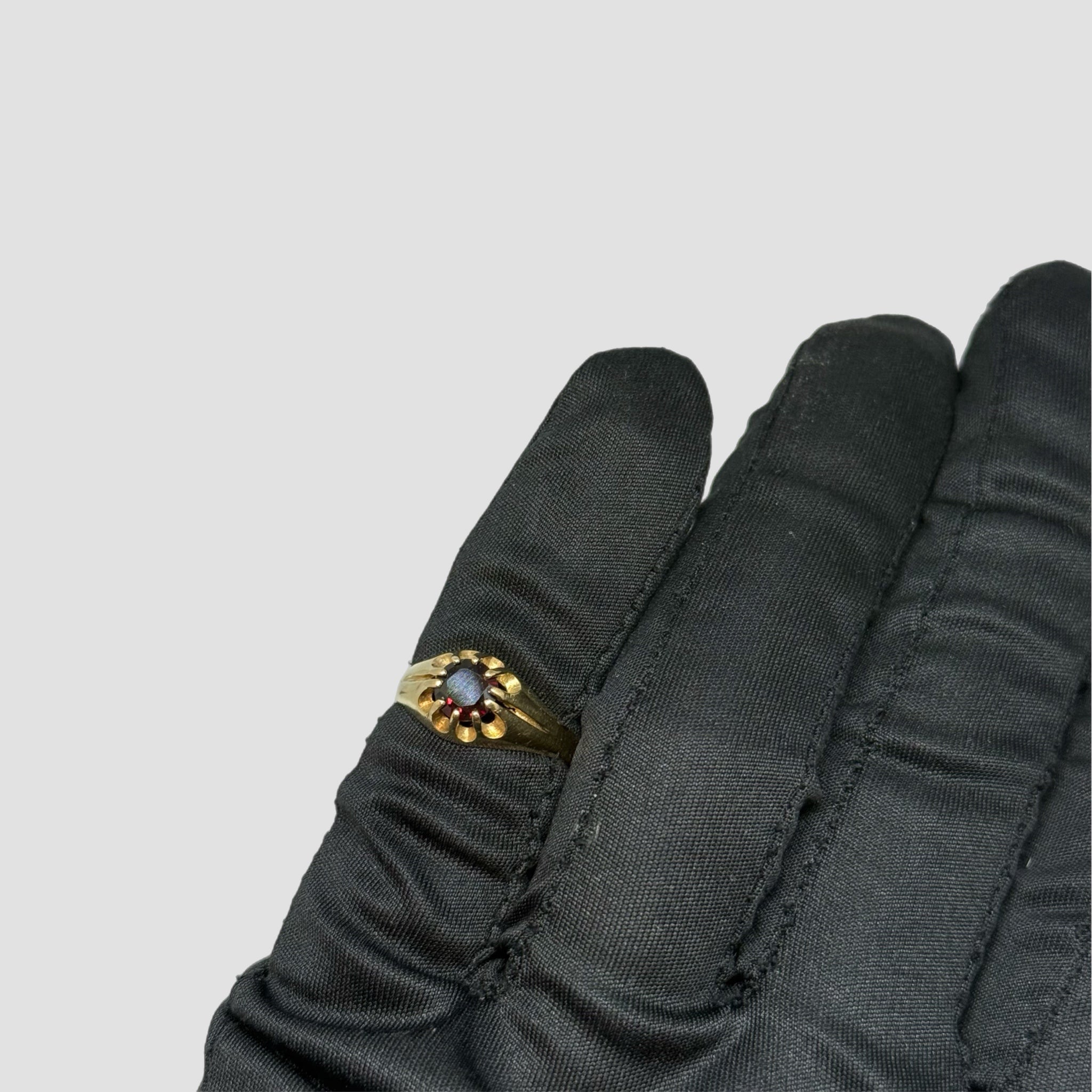 9ct Yellow Gold Garnet Ring