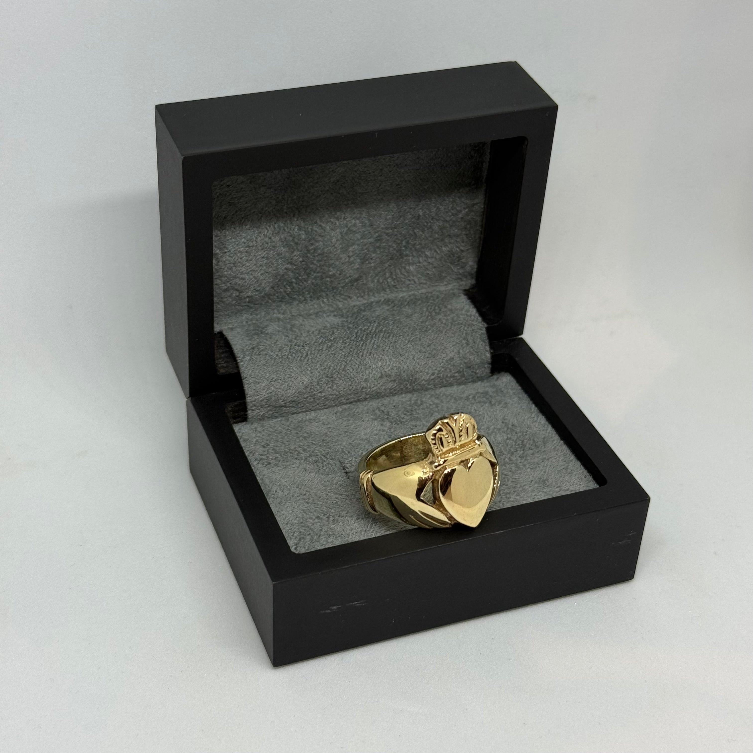 9ct Claddagh Ring