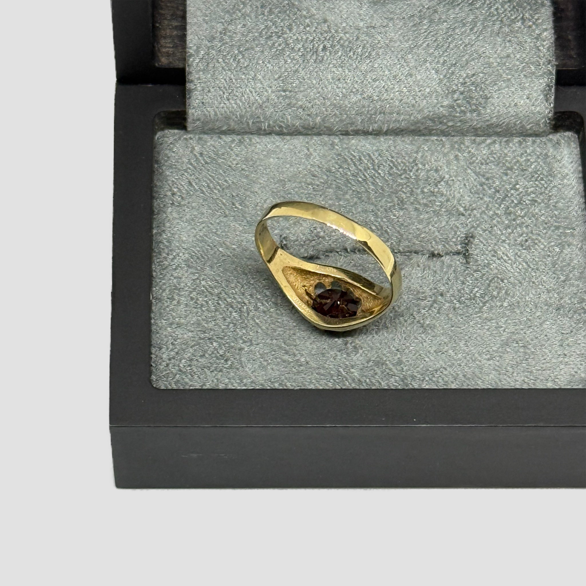 9ct Yellow Gold Garnet Ring