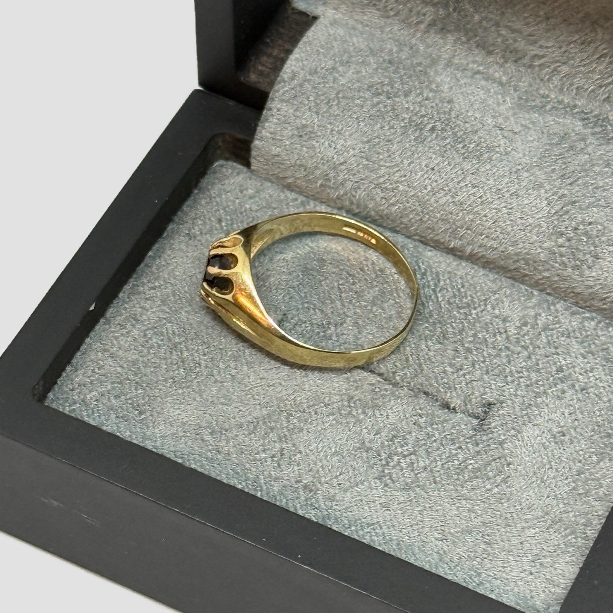 9ct Yellow Gold Garnet Ring