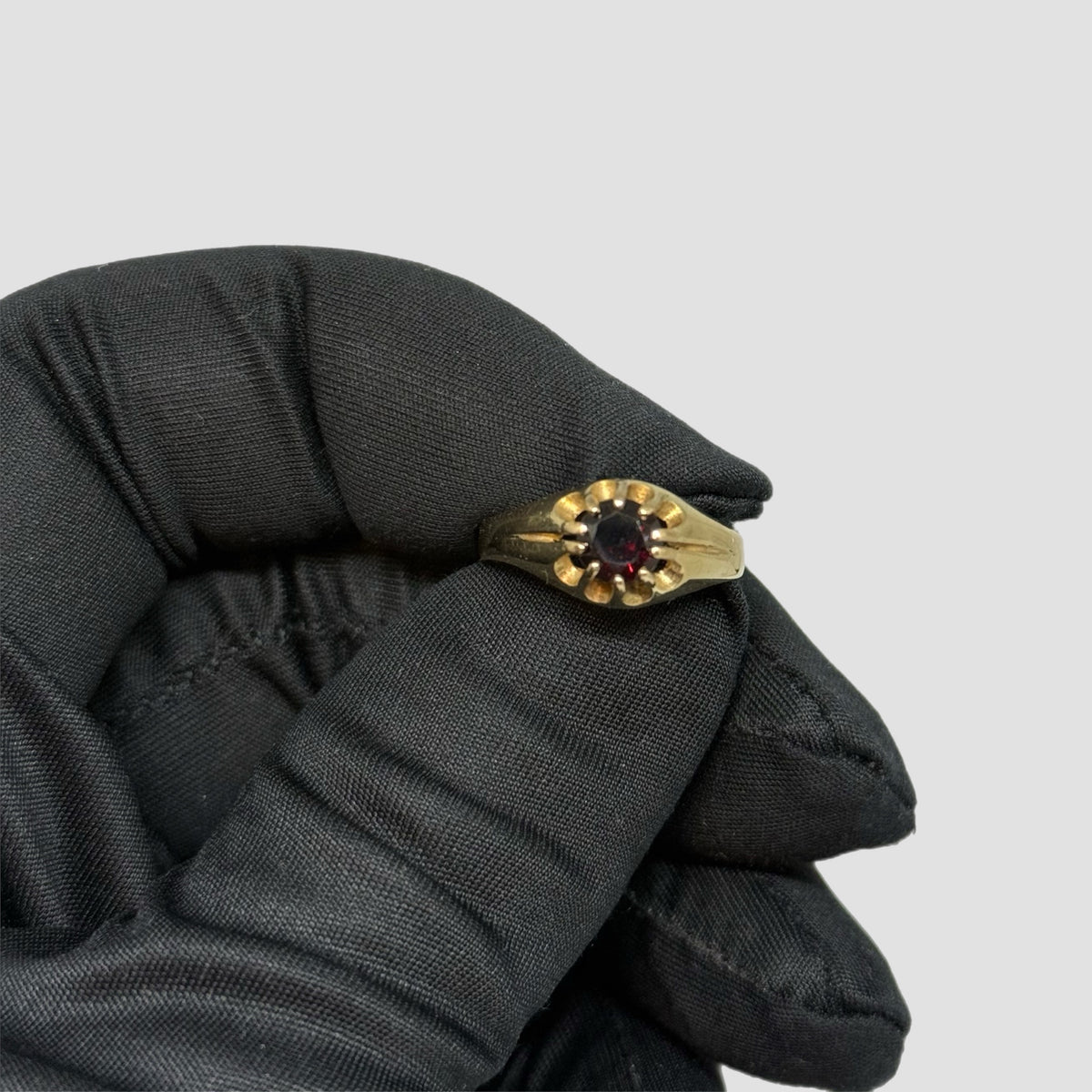 9ct Yellow Gold Garnet Ring